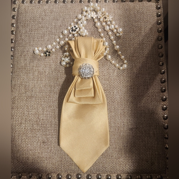 *SOLD* Necktie Necklace - Picture 2 of 3